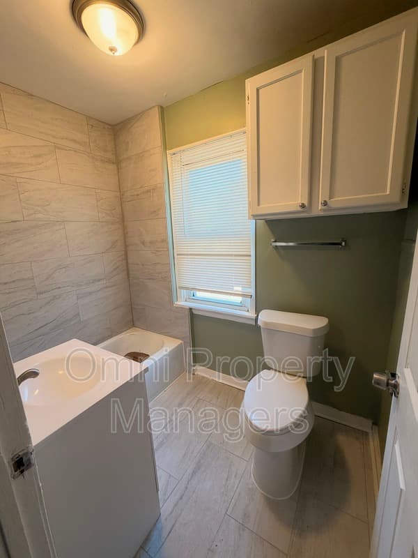Warren House: 8494 Studebaker Ave