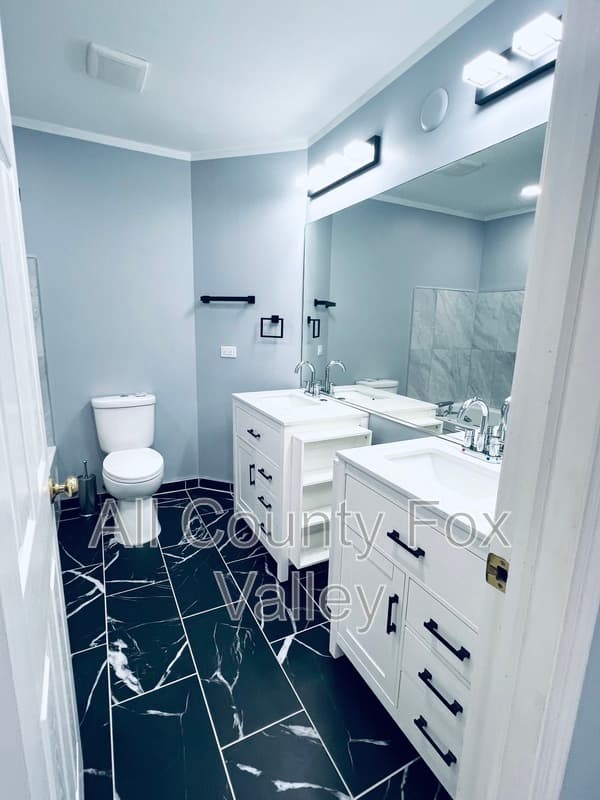 Algonquin Townhome: 300 Emerald Lane