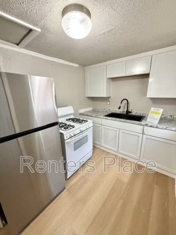 Claremore House: 905 North Owalla Avenue