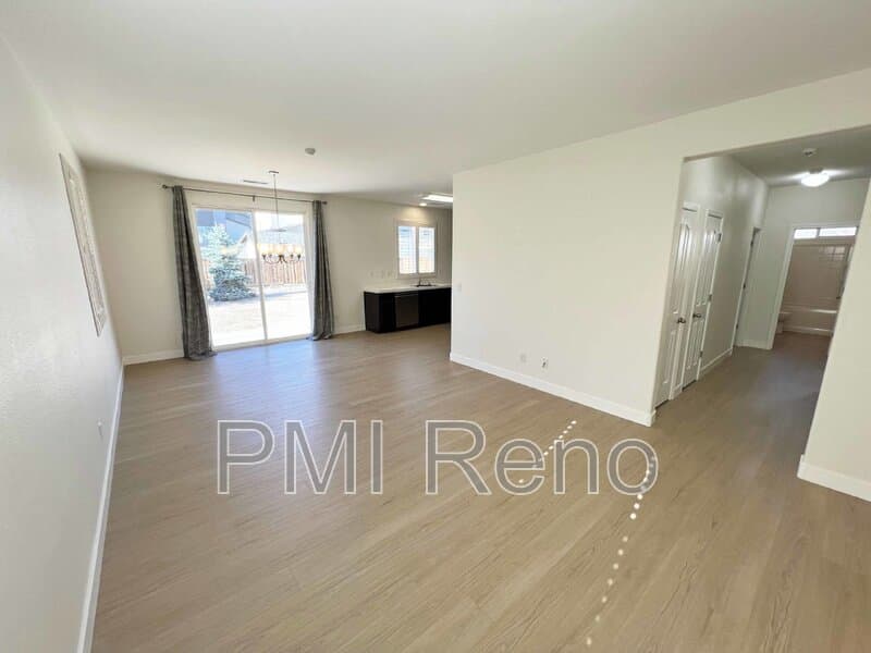 Reno House: 525 Verelli Court