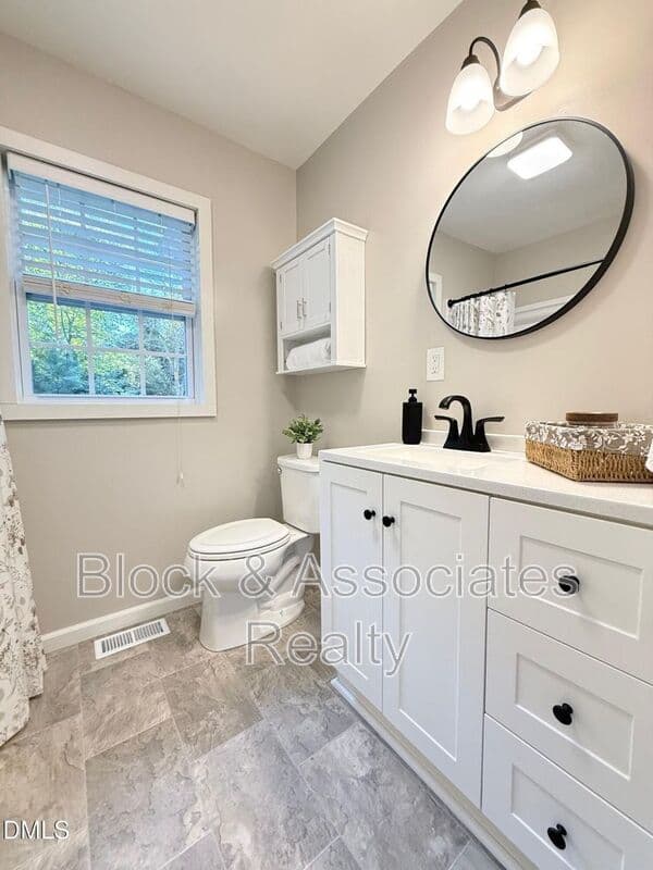 Raleigh House: 5215 Vann Street