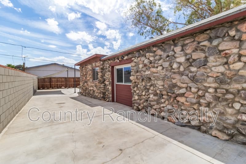 Bullhead City House: 460 Patillo Drive