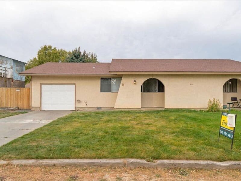 Kennewick Condo: 800 S. Huntington St.