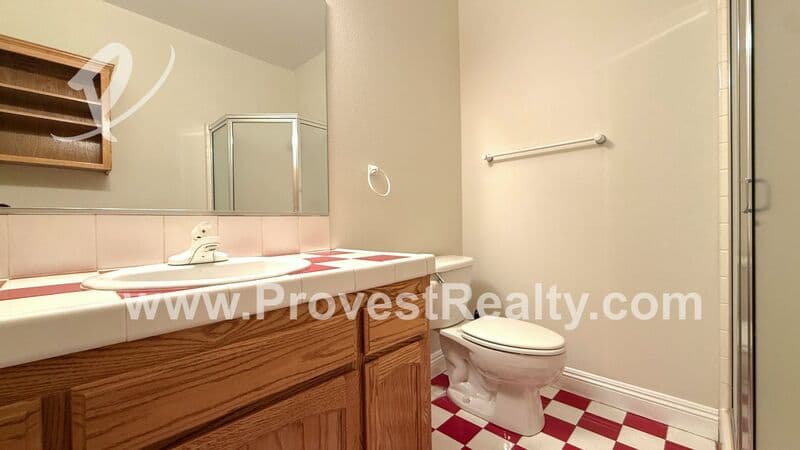 Victorville House: 18064 Mariner Dr