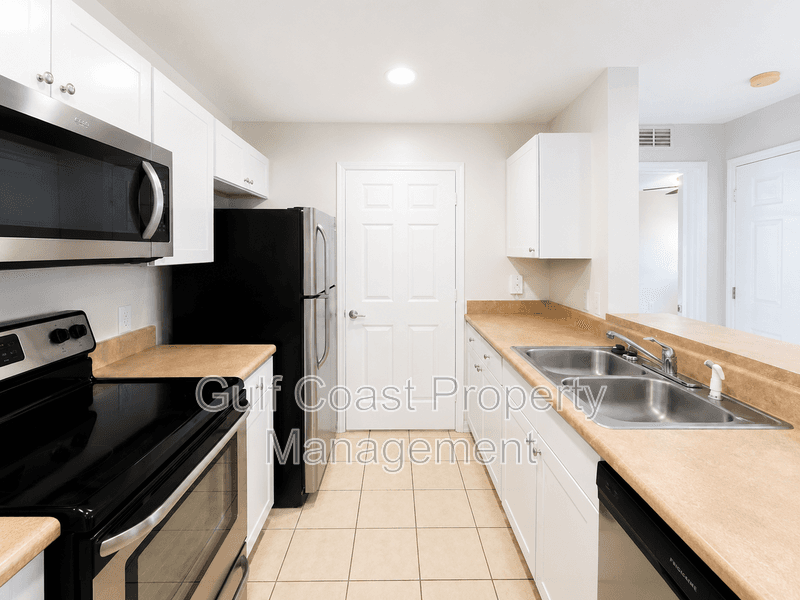 Bradenton House: 4850 51st St West