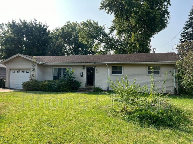 Carol Stream House: 564 Chippewa Trail