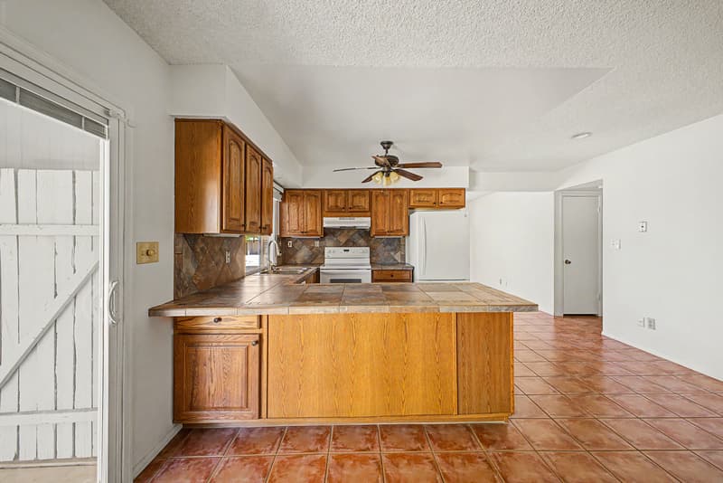 Phoenix House: 2822 E WILLOW Avenue
