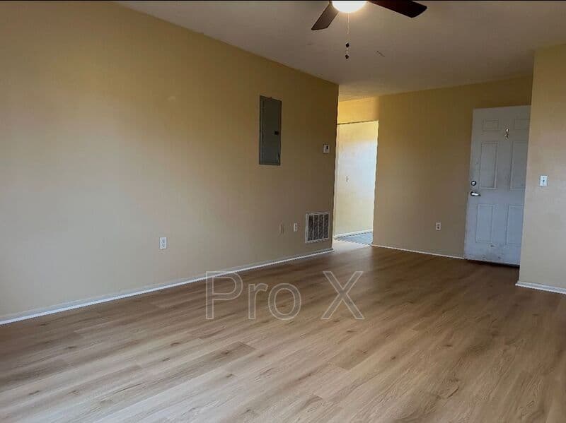 Washburn House: 111 Elm St #1-4