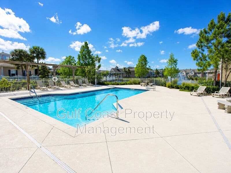 Bradenton House: 4850 51st St West