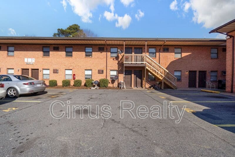 Norfolk Condo: 4914 E Princess Anne Rd