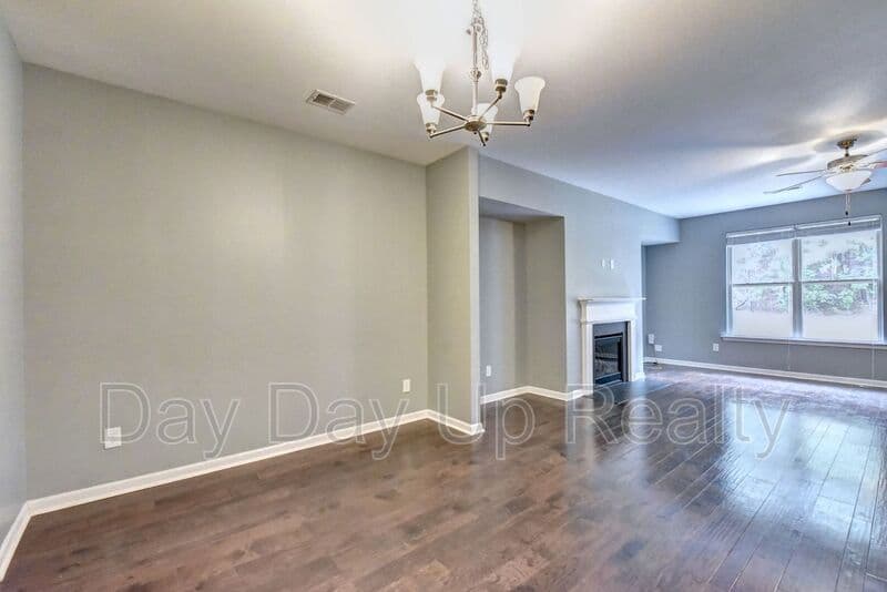 Suwanee House: 5605 Bright Cross Way