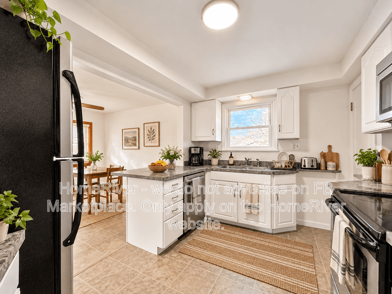 New Castle House: 1406 N Mercer St