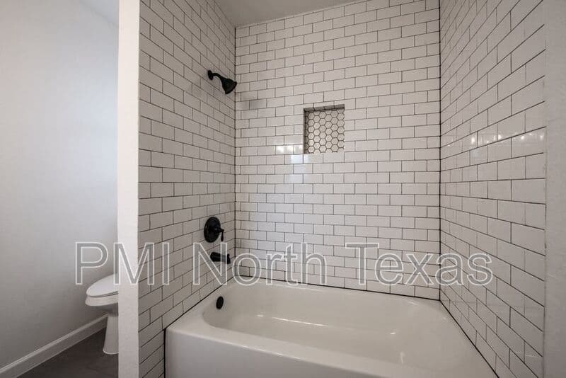Frisco House: 8880 Woodstream Dr