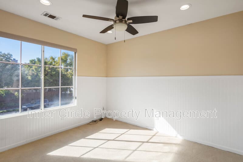 Brentwood House: 342 Chaucer Drive