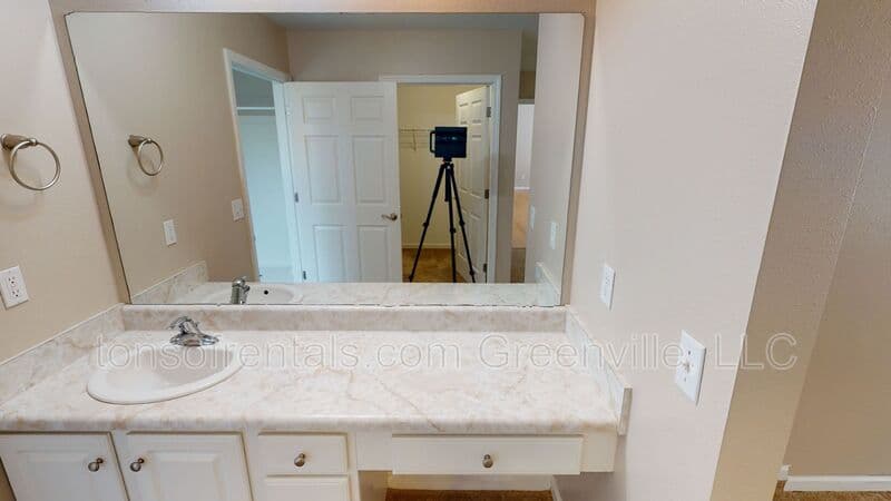 Lyman House: 226 Heatherbrook Drive