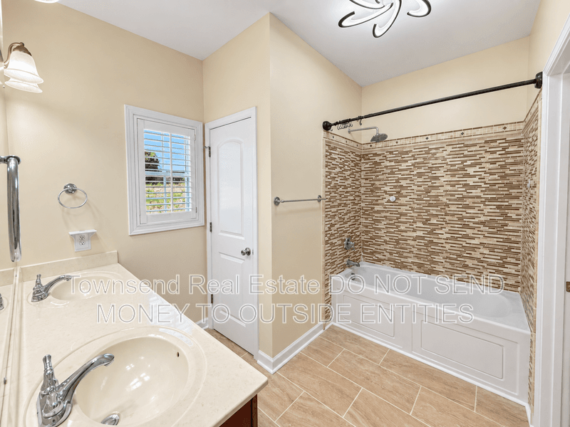 Fayetteville House: 3212 Nottinghill Rd.