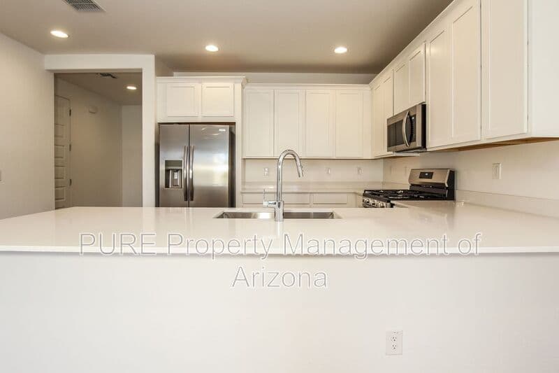 Phoenix House: 9524 W Flower St