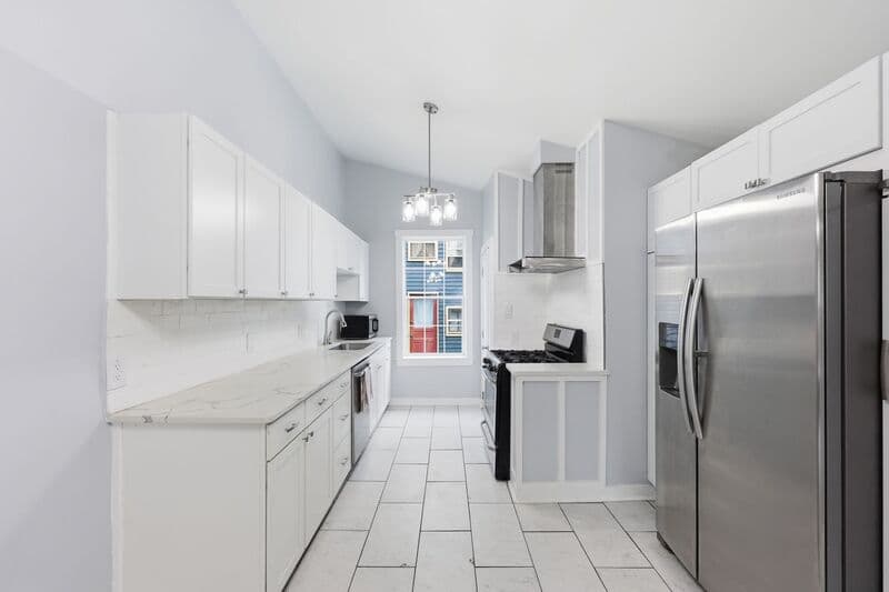 Columbus House: 2550 East Ave