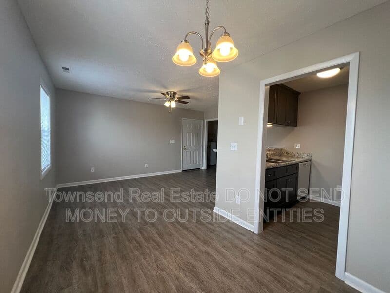 Fayetteville House: 1429B Ireland Dr