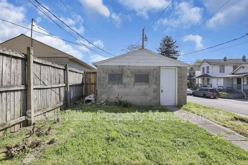 Columbus House: 522 Ryan Ave