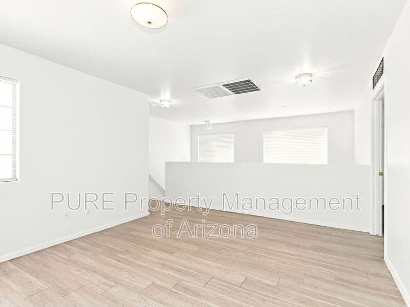 Avondale House: 11380 W Mohave St