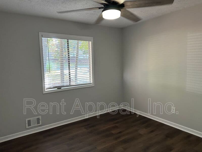 Kennesaw House: 5050 Woodland Dr NW