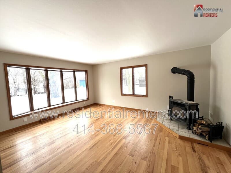 New Berlin House: 13311 W Ferguson Rd