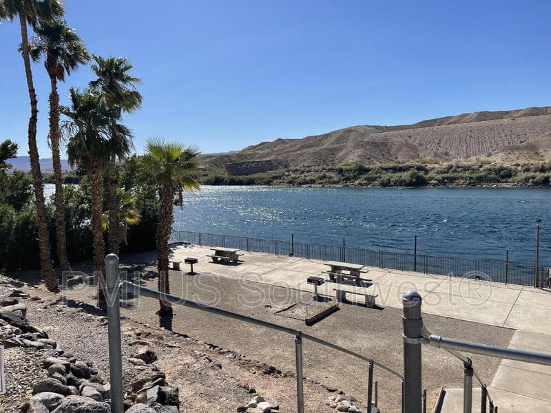 Bullhead City Condo: 1611 Highway 95