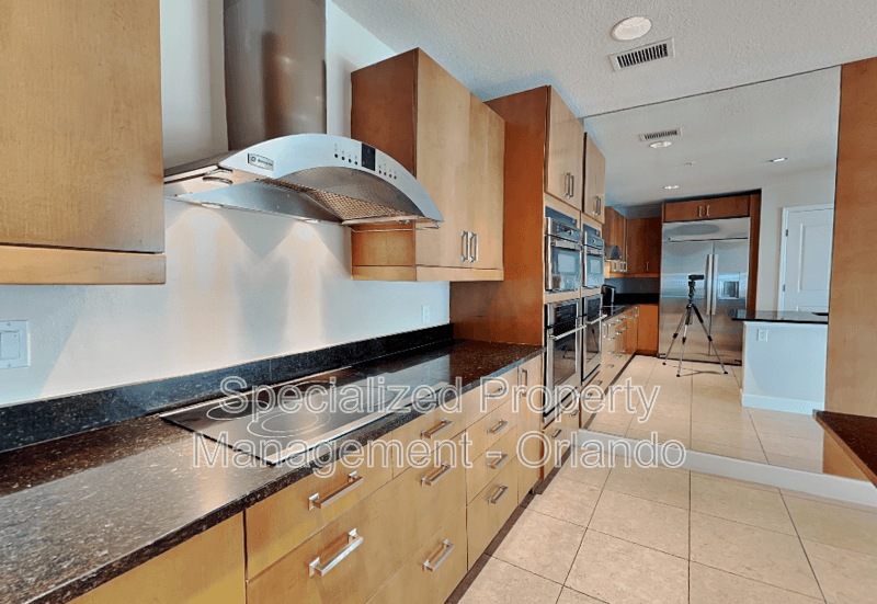 Orlando House: 100 S Eola Dr
