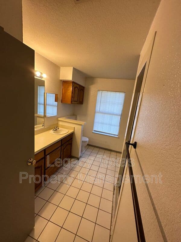 Mansfield House: 7185 Retta Mansfield Rd