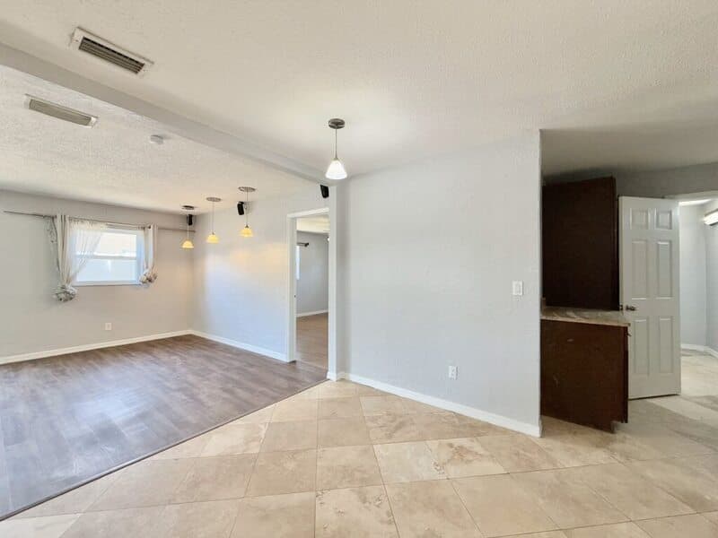 St. Petersburg House: 6943 Buhrley Terrace North