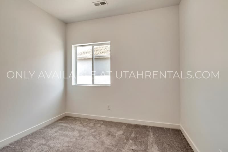South Jordan House: 11474 S Andover Rd