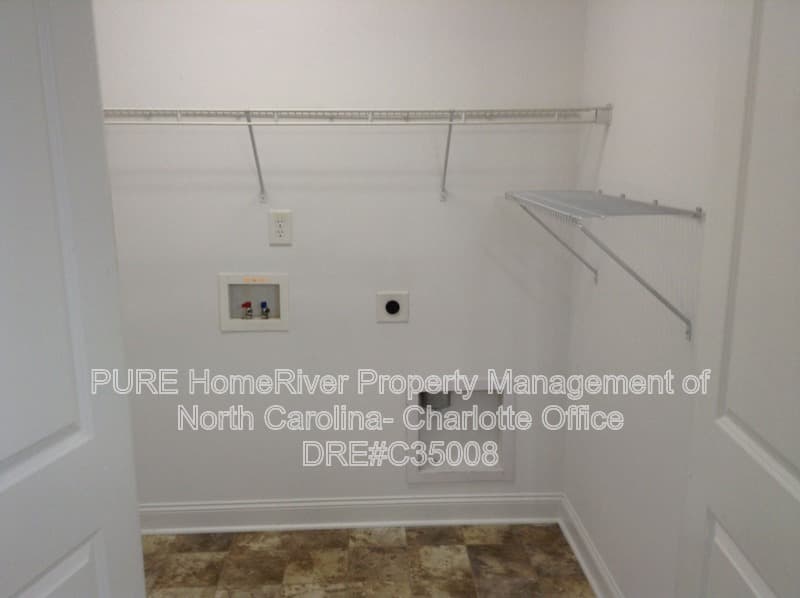 Winston Salem House: 3181 Ridgeback Dr