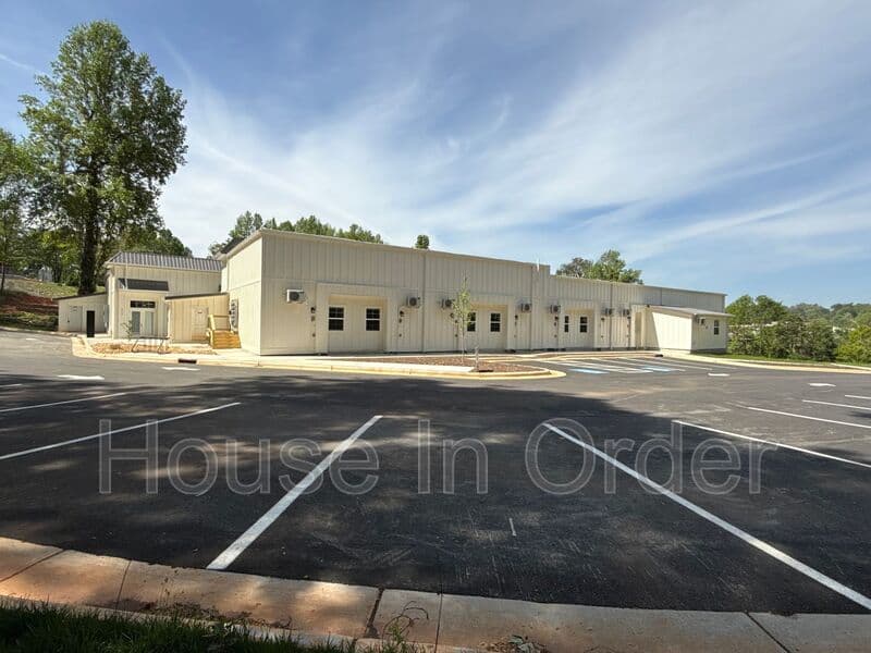 Rutherfordton House: 198 Cowan St