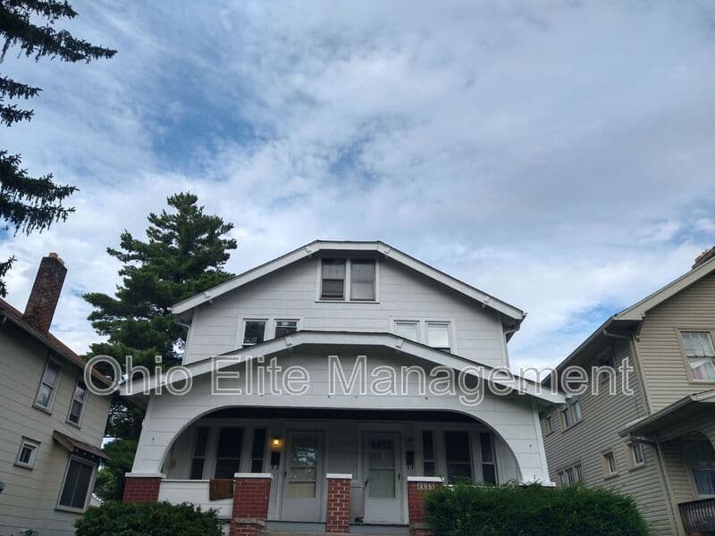 Columbus House: 206 N Harris Ave