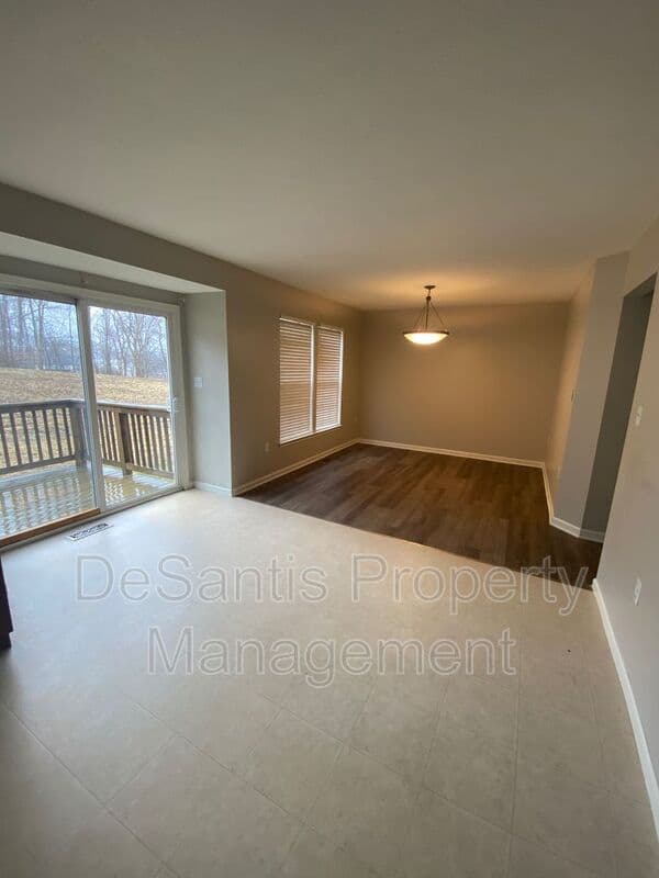 Mars Townhome: 640 Village Green Blvd East