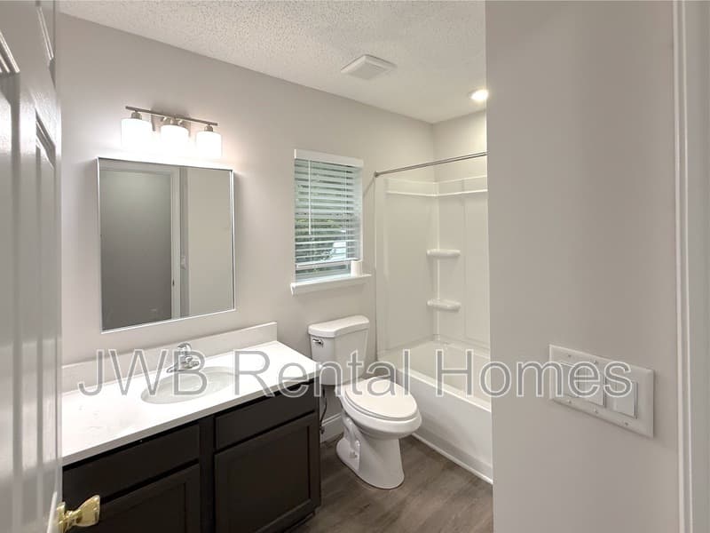 Saint Johns House: 557 Grand Parke Dr