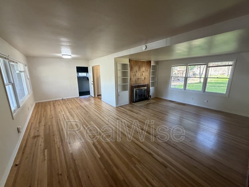 Grants Pass House: 1324 NW Washington Blvd