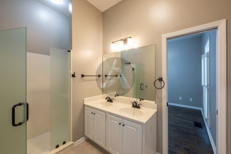 Kennesaw House: 5211 Hadaway Rd NW