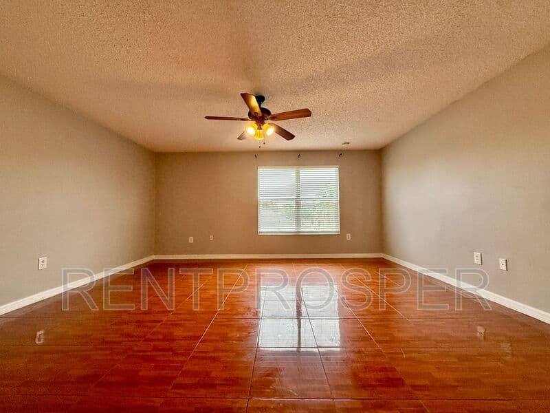 Kissimmee House: 677 Elbridge Dr