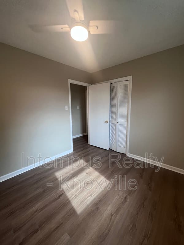 Knoxville House: 10917 Sonja Dr