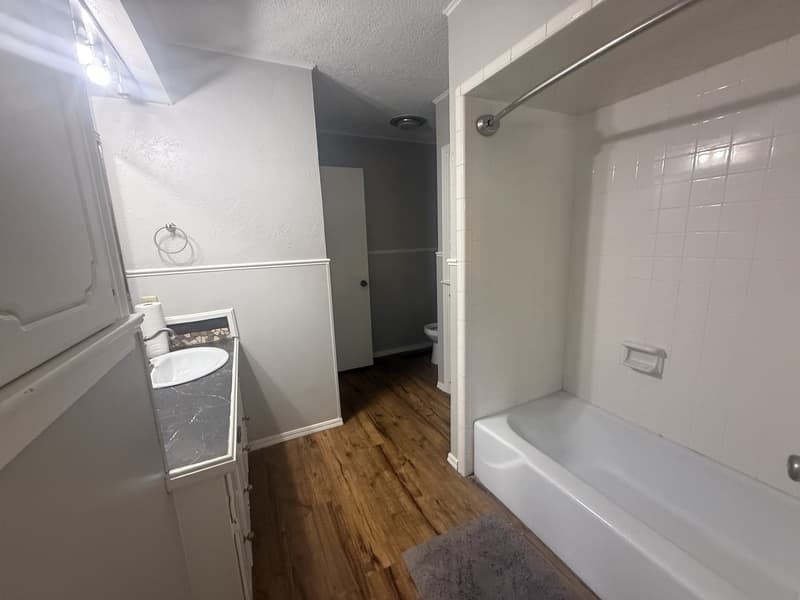 Ada House: 110 South Stonewall Avenue