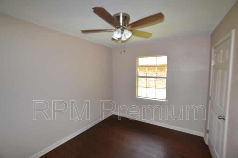 Baton Rouge House: 14835 Central Woods Ave.