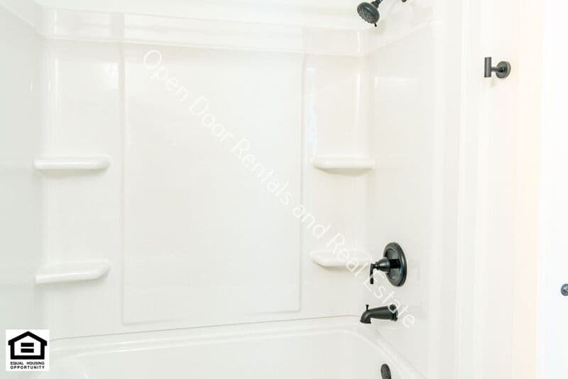 Huntertown Townhome: 15018 Tally Ho Dr