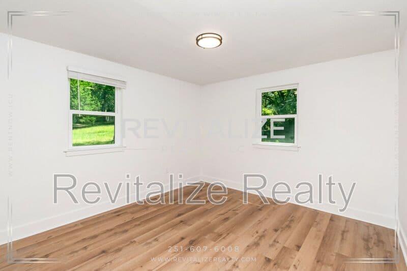 Mobile House: 2365 Sybel Drive