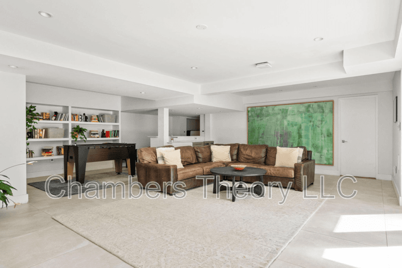 Washington House: 3820 Argyle Ter NW