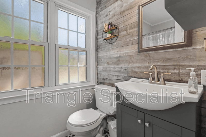 Raleigh House: 4101 Pickwick Drive