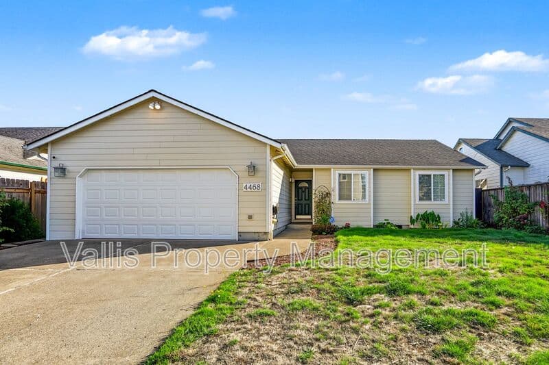 Salem House: 4468 Countryside Ct NE