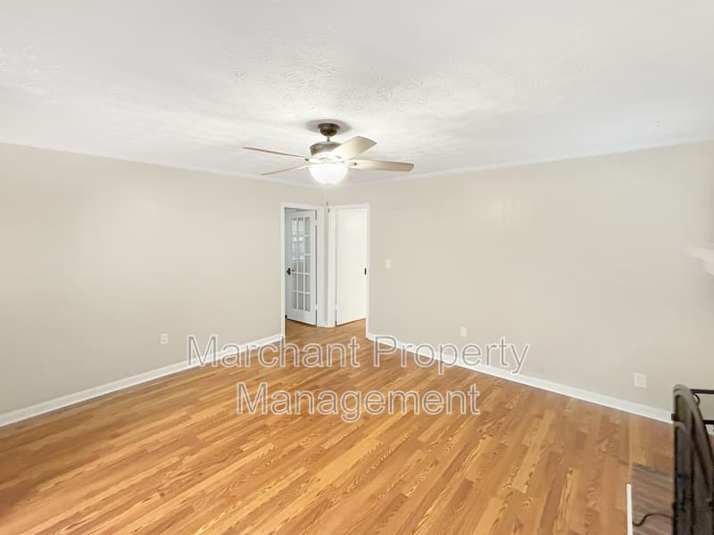 Taylors House: 15 Wood Circle