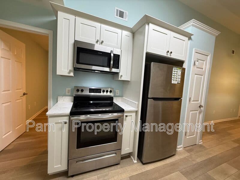 Savannah House: 2311 Tennessee Ave